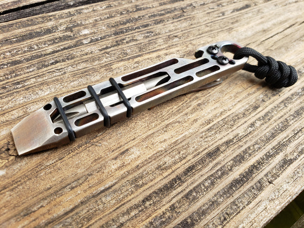 The Slotted EDC Pocket Pry Bar Multitool - Gun Metal